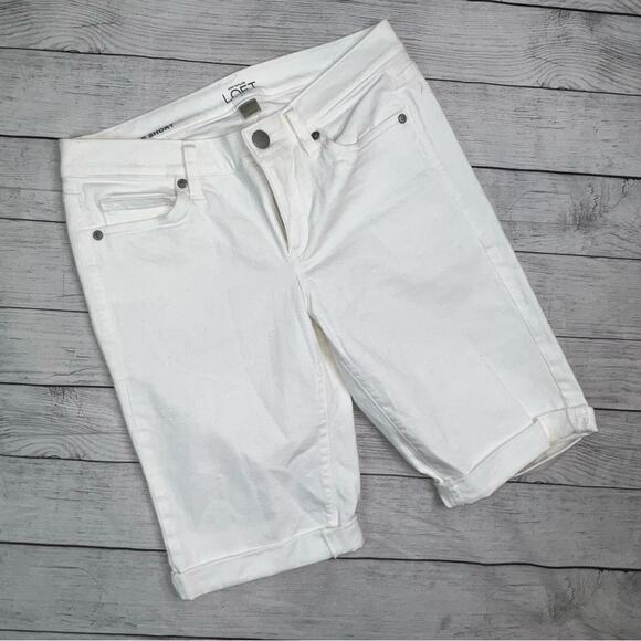 5/ $25 Ann Taylor LOFT Women's White Denim Bicycle Shorts with Stretch  Size 4 - Picture 1 of 5